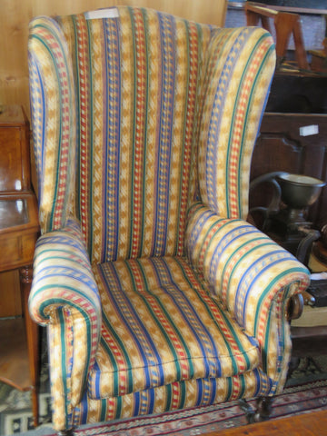 Wing back lounge chair